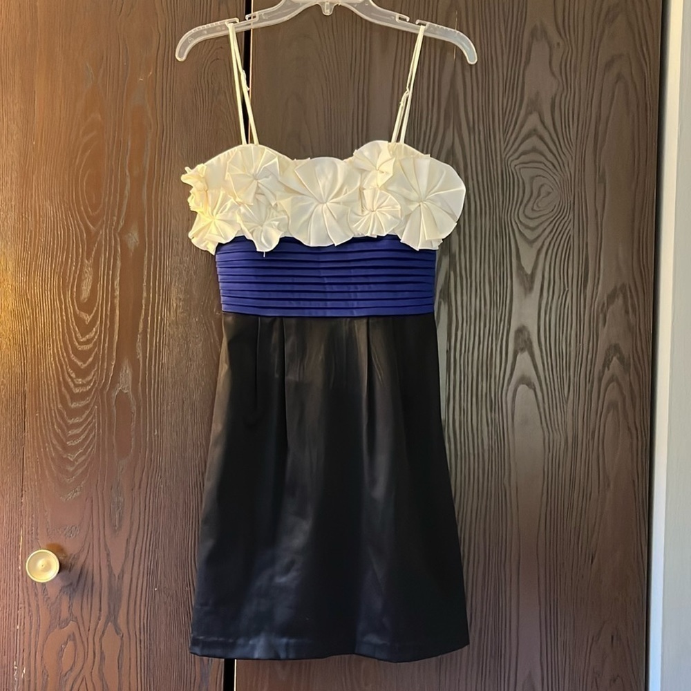 Speechless spaghetti strapped formal dress. Black satin look bottom. Size Med